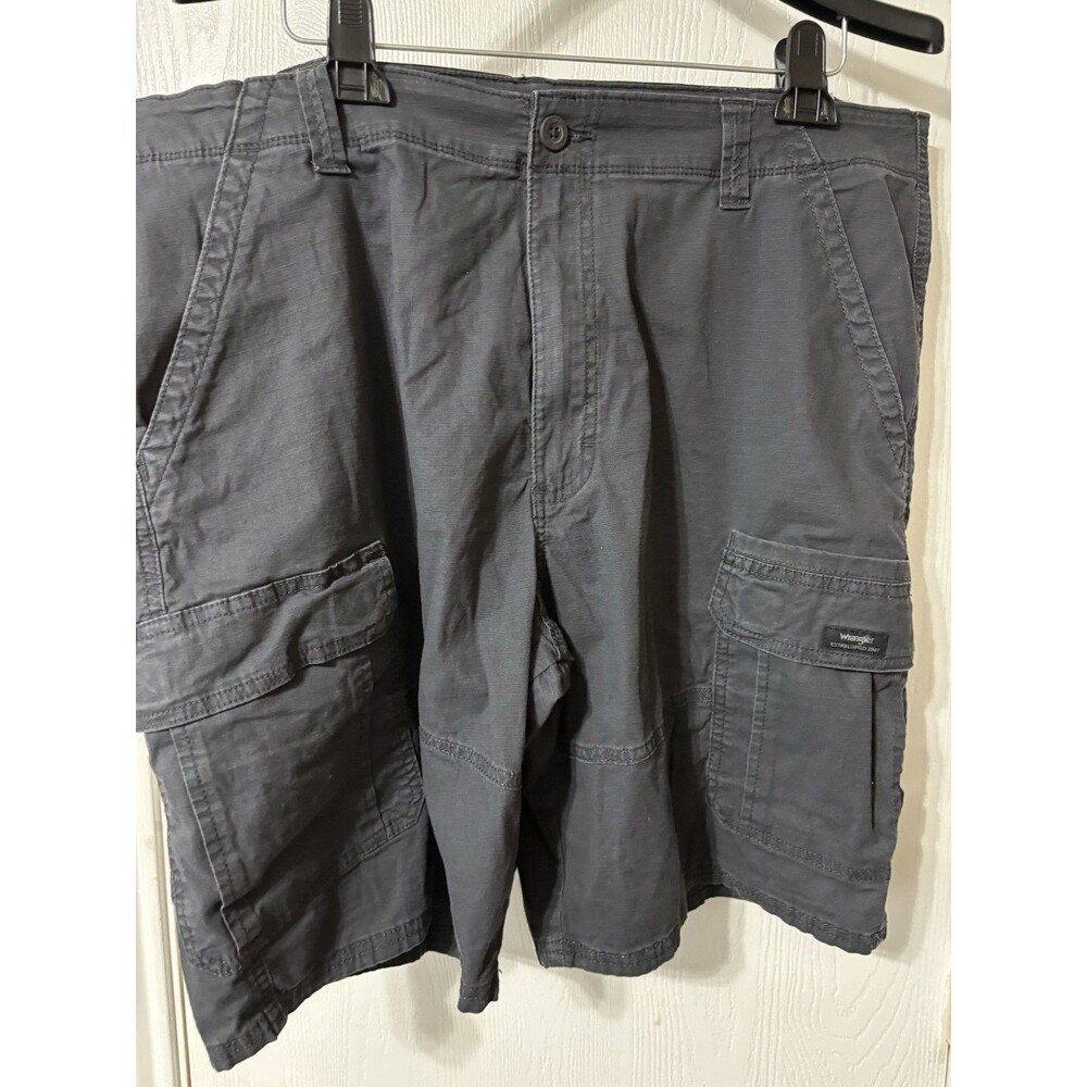 Wrangler Men’s Relax Fit Cargo Shorts Size 38 Gray 10” Length Pockets